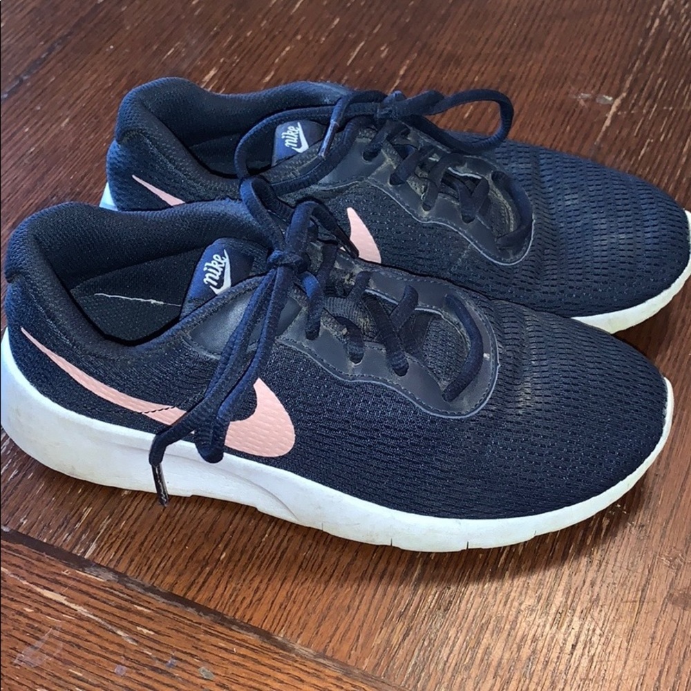 Girls Nike 5Y navy and pink